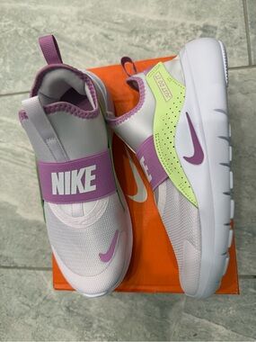 New girls Nike Sz 3 Slip-On Shoes in White, Lavender & Lime